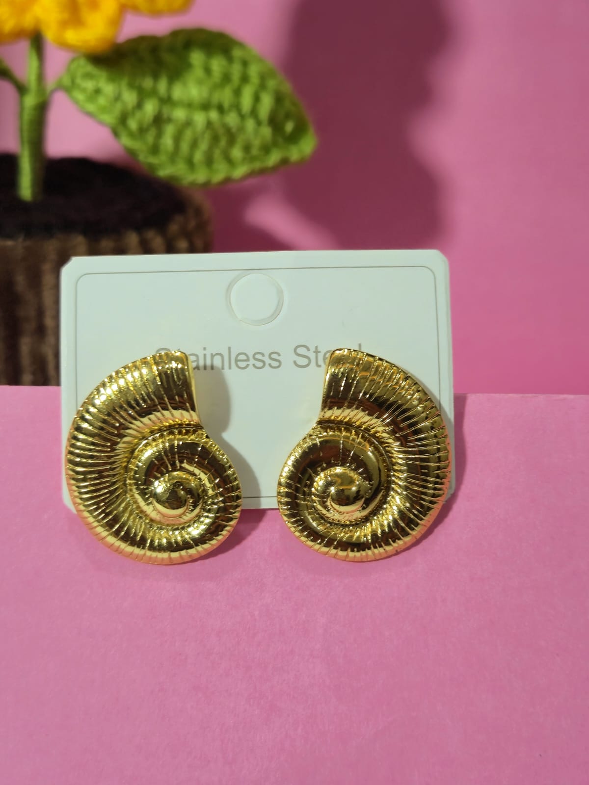 Spiral studs
