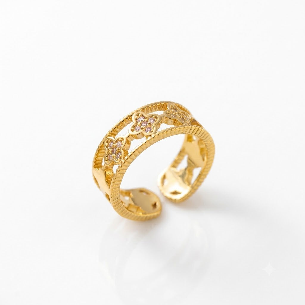 Gold clover ring