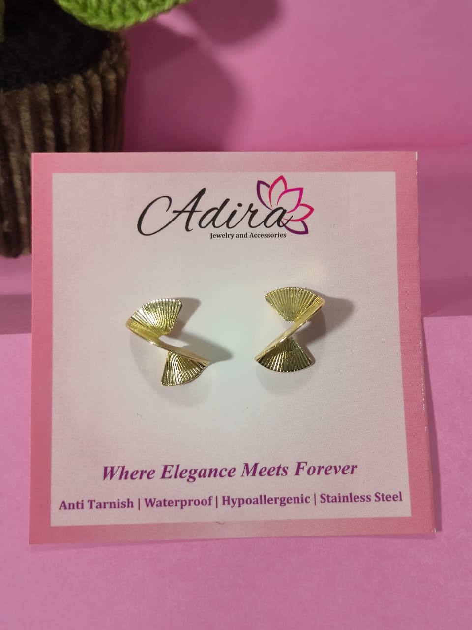 Twirl studs